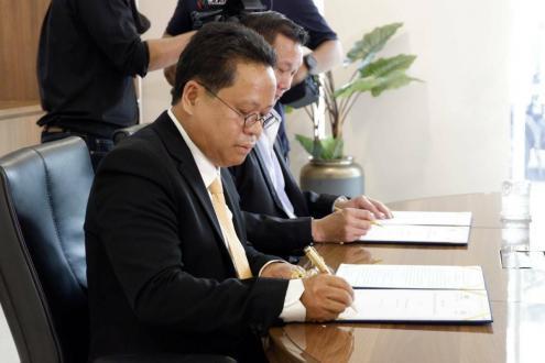 พิธีลงนามสัญญา โครงการก่อสร้างอาคารฝ่ายผลิตและหน้าร้าน